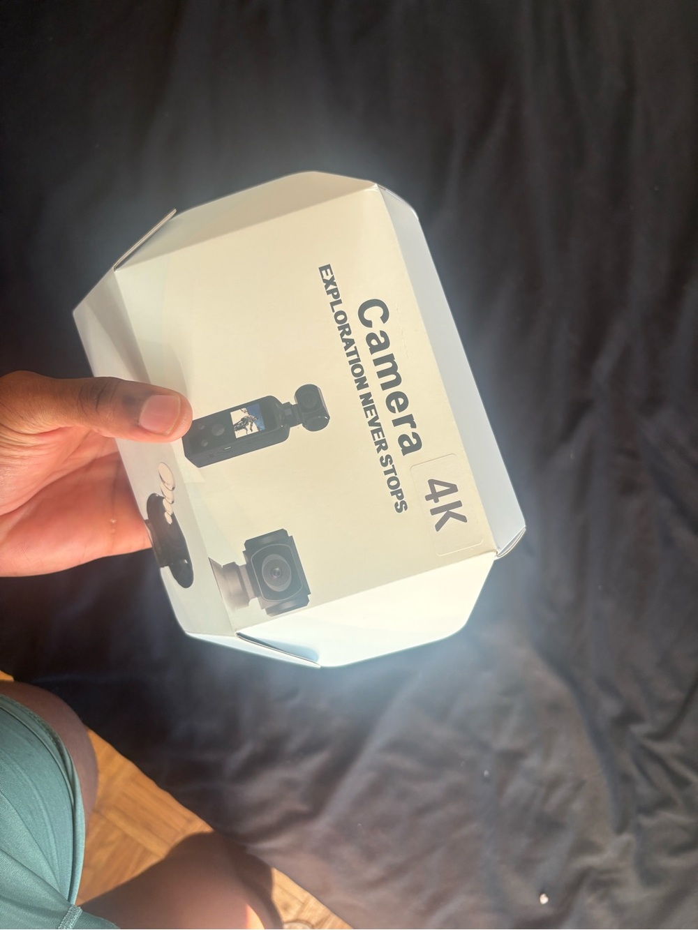 Compact Black Handheld Camera - Picture 3 of 7